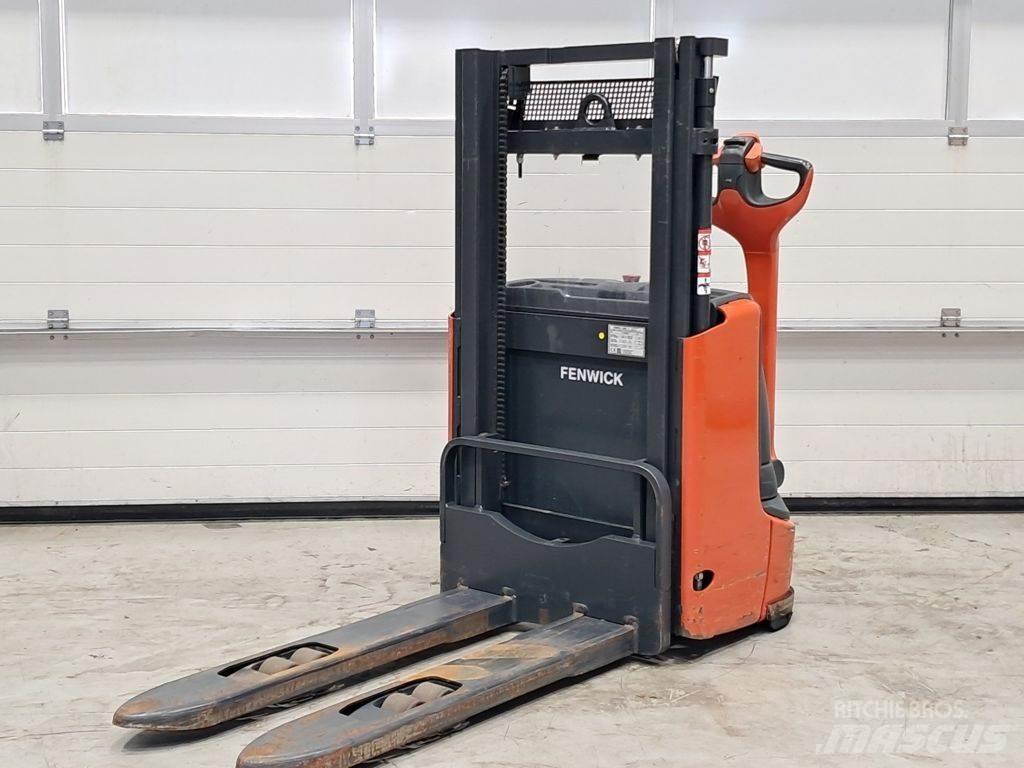 Linde L10 行走控制式堆積機
