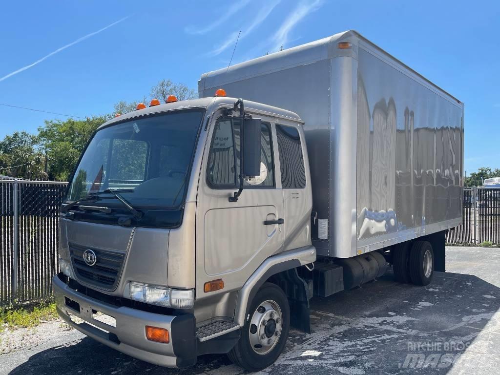 Nissan UD 貨箱式卡車