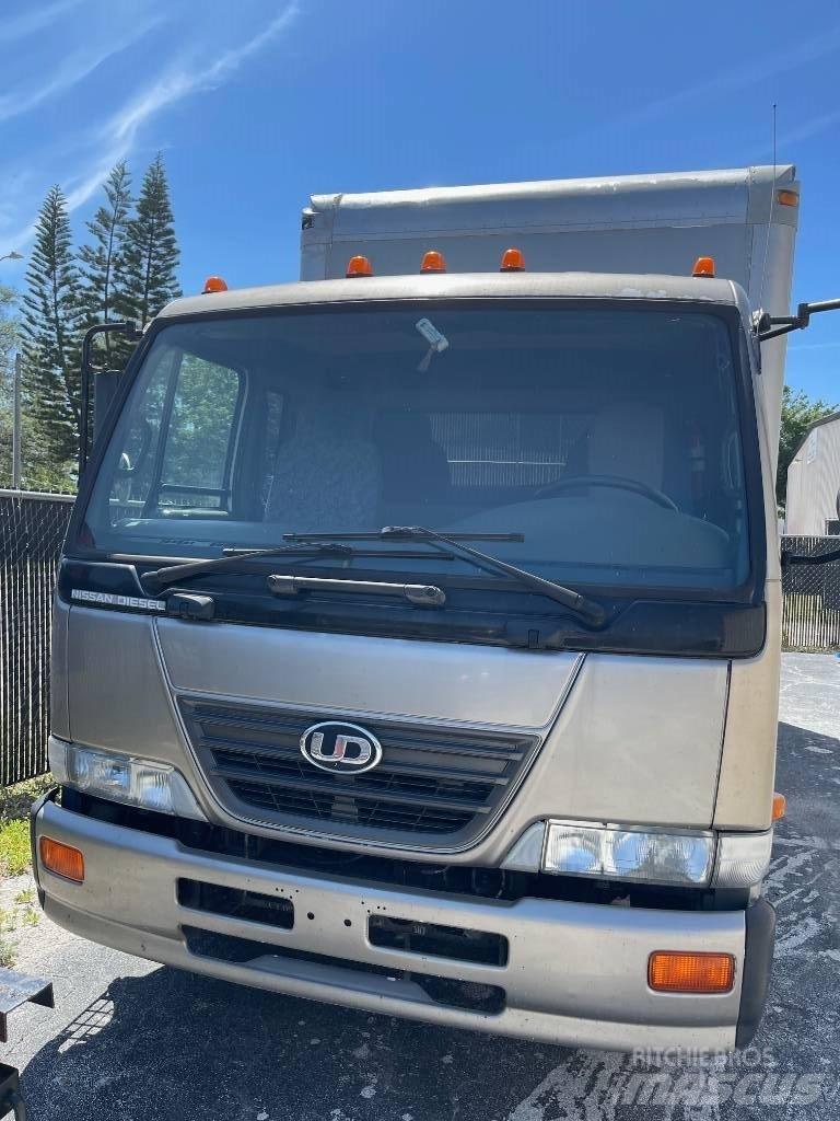 Nissan UD 貨箱式卡車