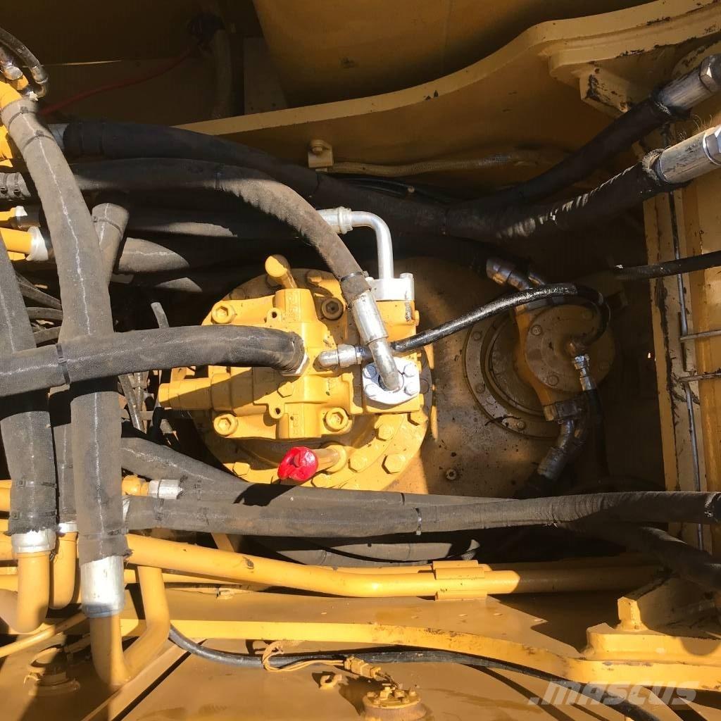 CAT 320 D 水陸兩用挖掘機