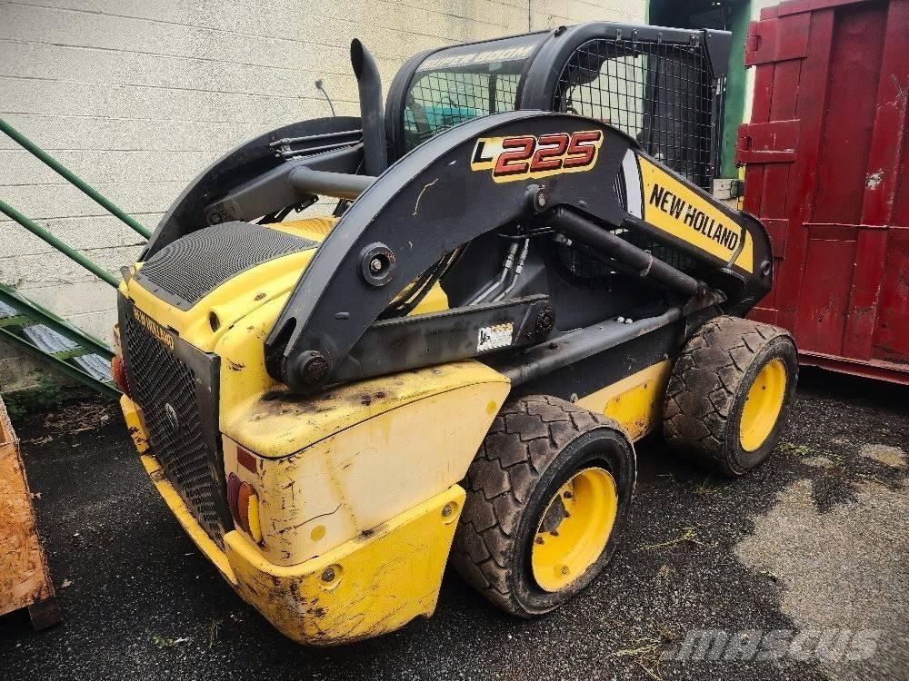 New Holland 225L 滑移轉向裝載機