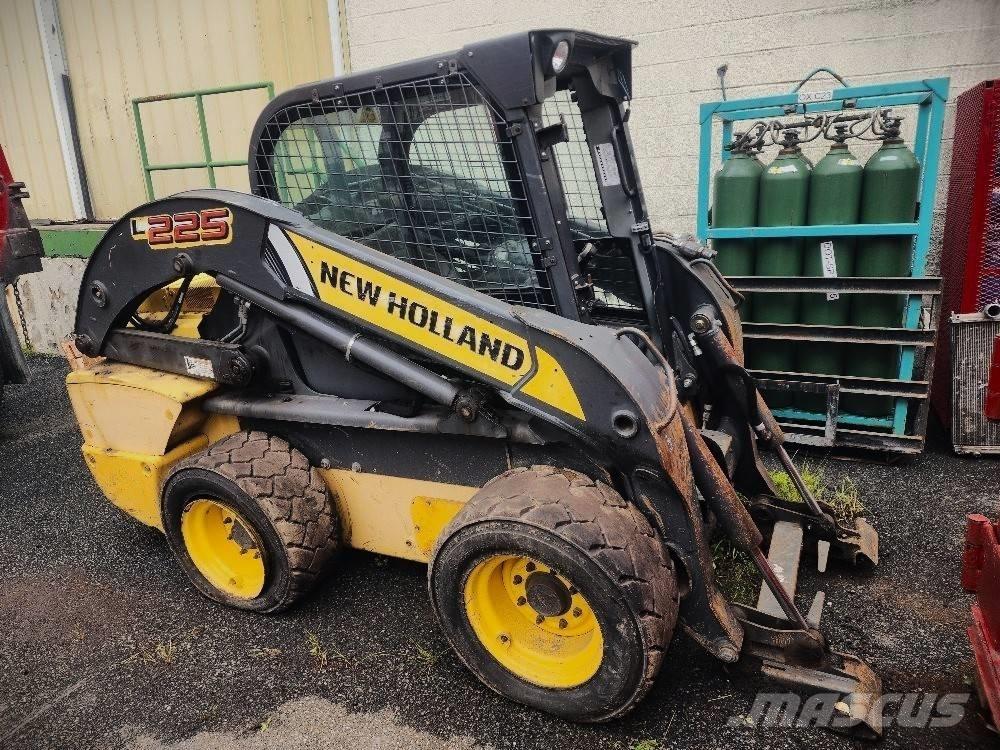 New Holland 225L 滑移轉向裝載機