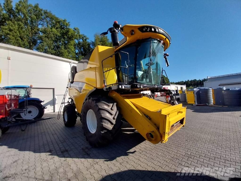 New Holland CX 8.90 聯合收穫機