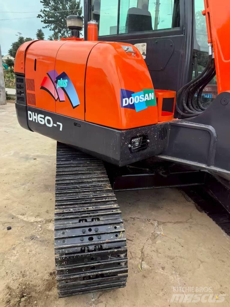 Doosan DH 60 小型挖土機/掘鑿機<7t(小型挖掘機)