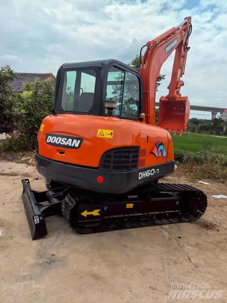 Doosan DH 60 小型挖土機/掘鑿機<7t(小型挖掘機)