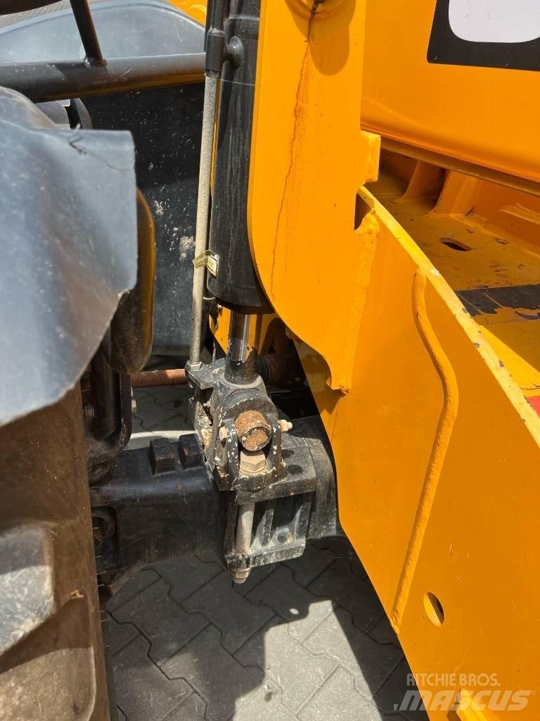 JCB 540-140 伸縮臂操作車