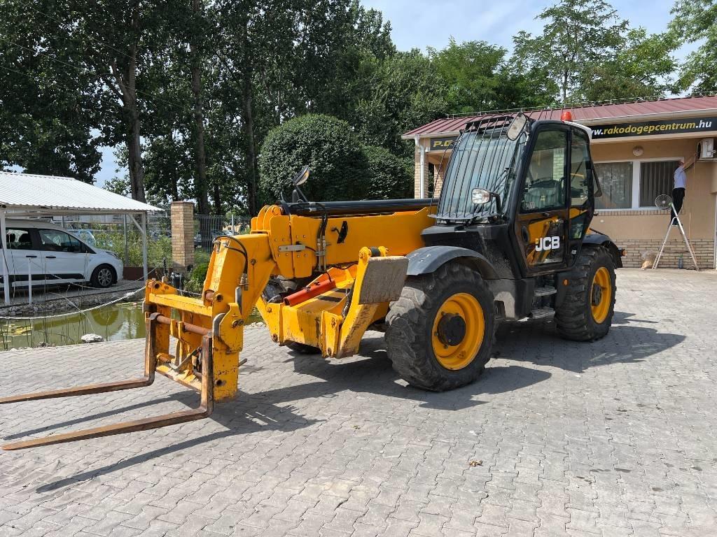 JCB 540-140 伸縮臂操作車