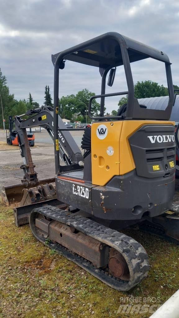 Volvo ECR 25 D 小型挖土機/掘鑿機<7t(小型挖掘機)
