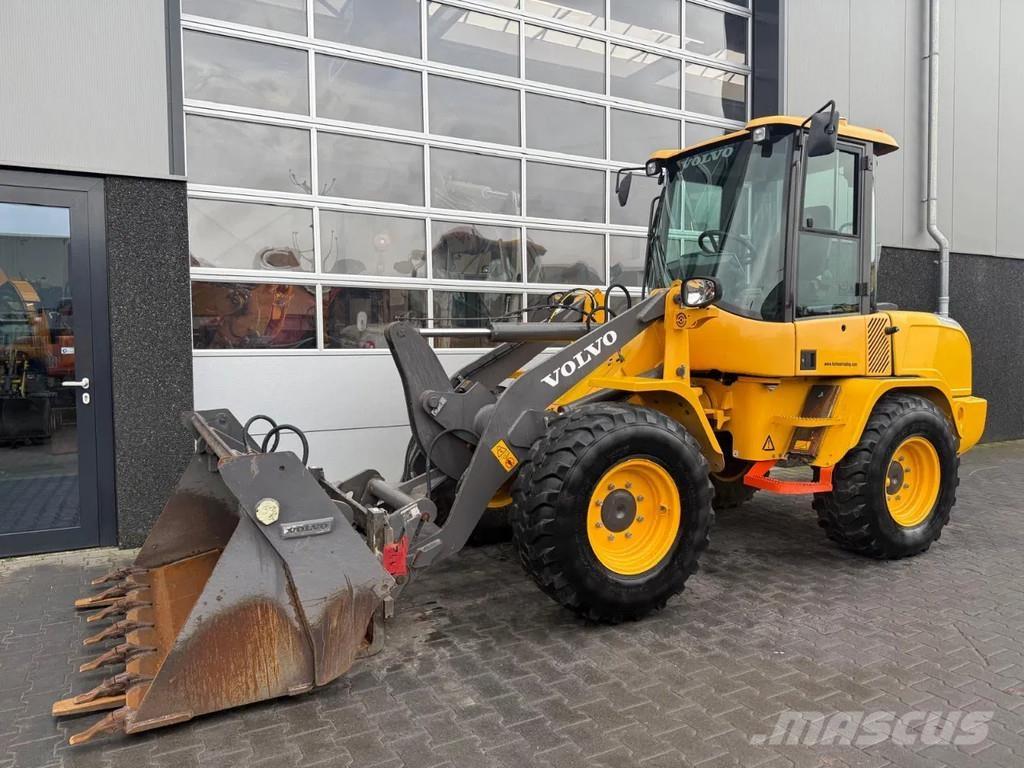Volvo L30G 輪胎式裝載機
