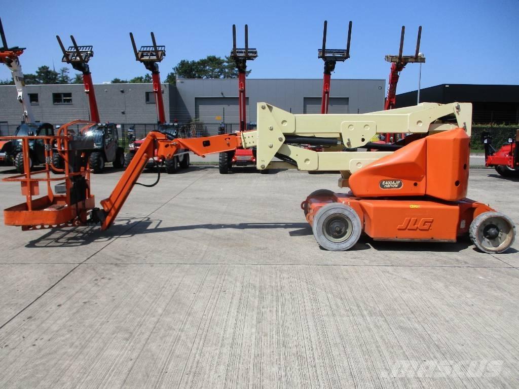 JLG E400 AJPN (146) 緊湊型自走式伸縮臂式升降機