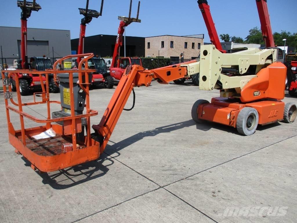 JLG E400 AJPN (146) 緊湊型自走式伸縮臂式升降機