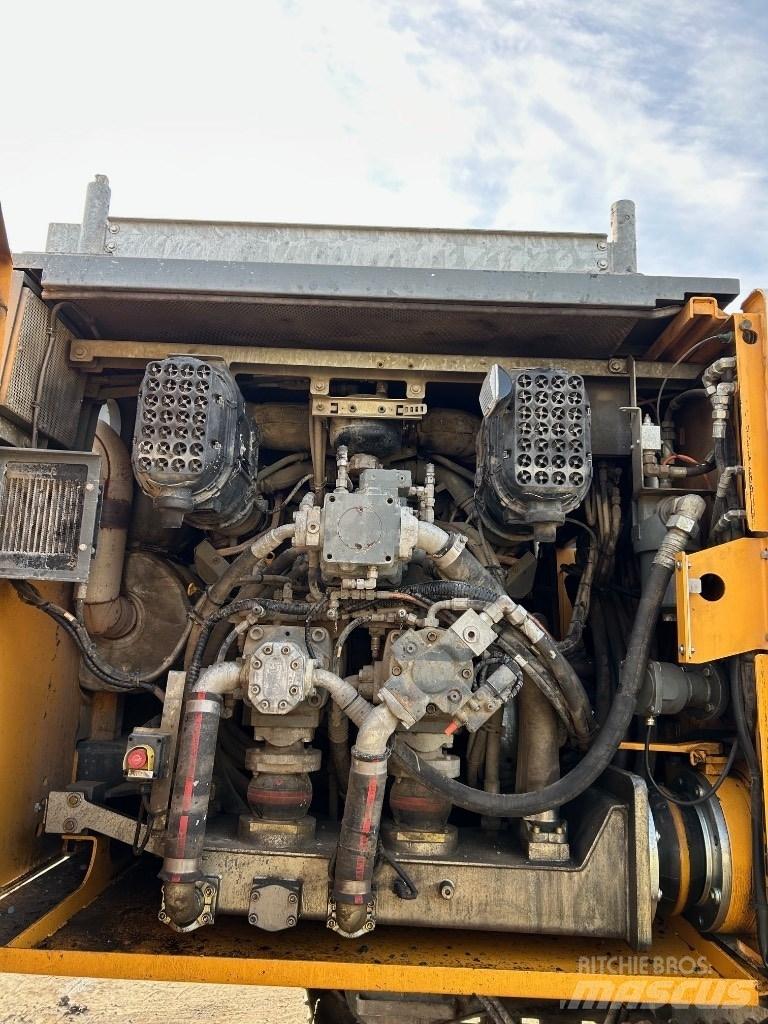 Liebherr LRB 125 振動打樁機