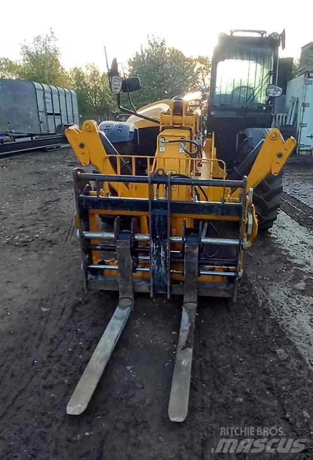 JCB 540-140 伸縮臂操作車
