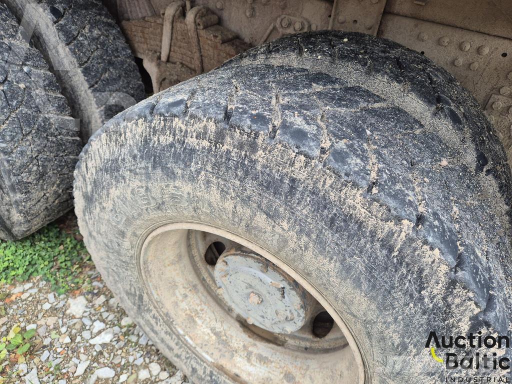 Iveco 260-34 運油車