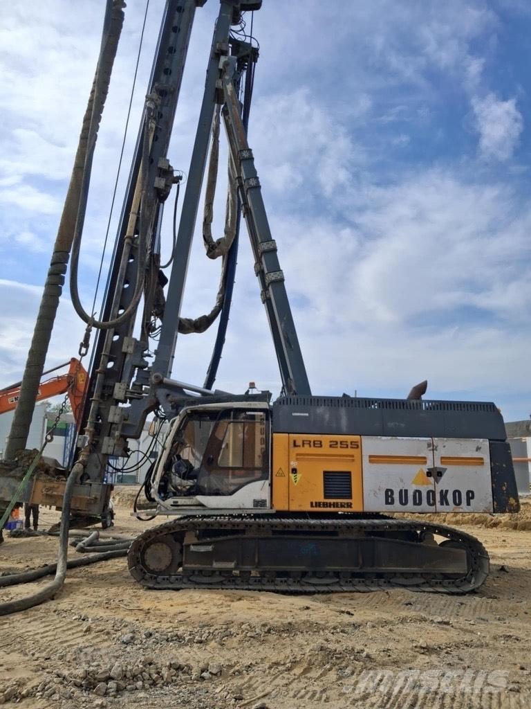 Liebherr LRB255 打樁機