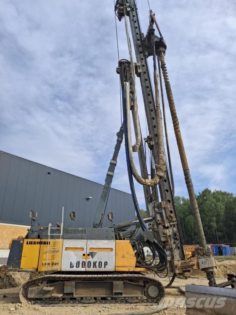 Liebherr LRB255 打樁機