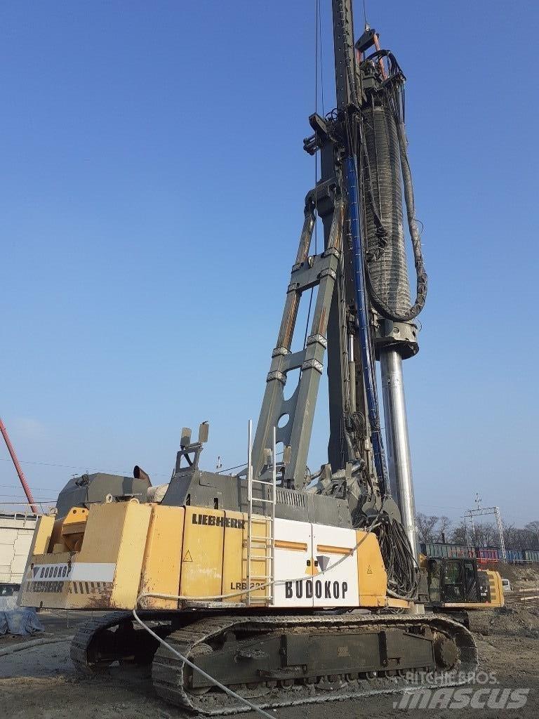 Liebherr LRB255 打樁機