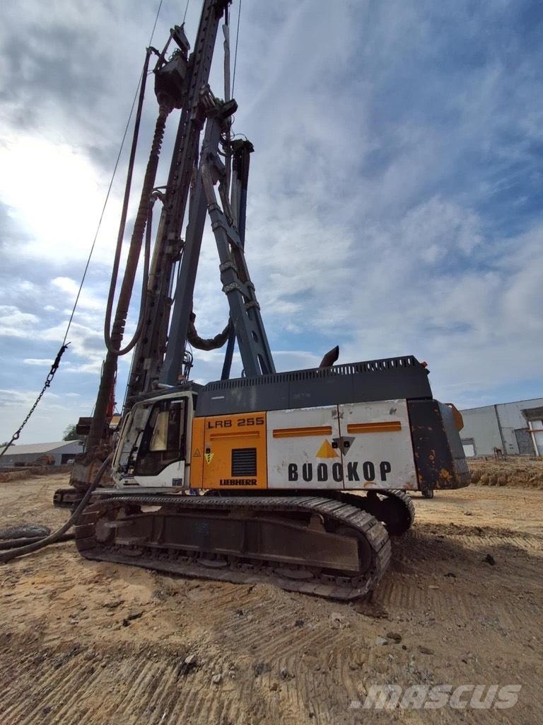 Liebherr LRB255 打樁機