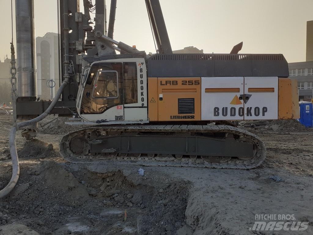 Liebherr LRB255 打樁機