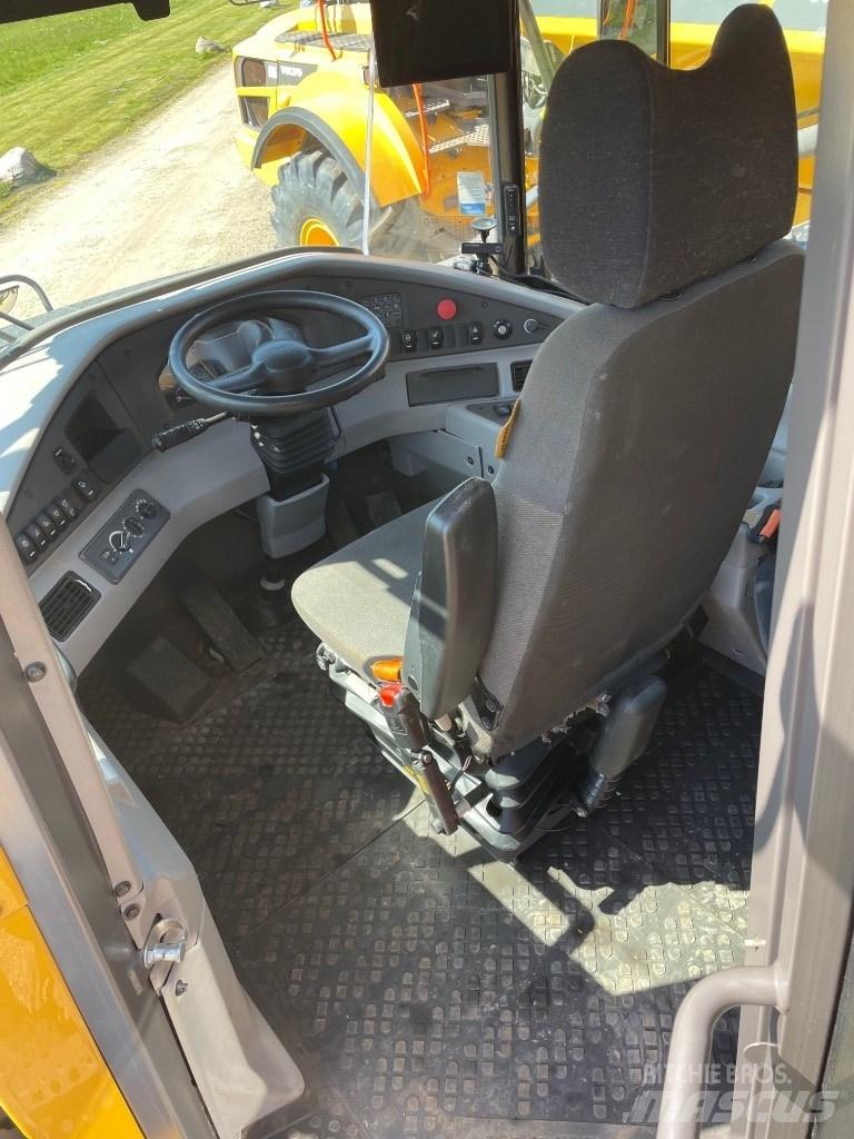 Volvo A30G 鉸接式起吊車