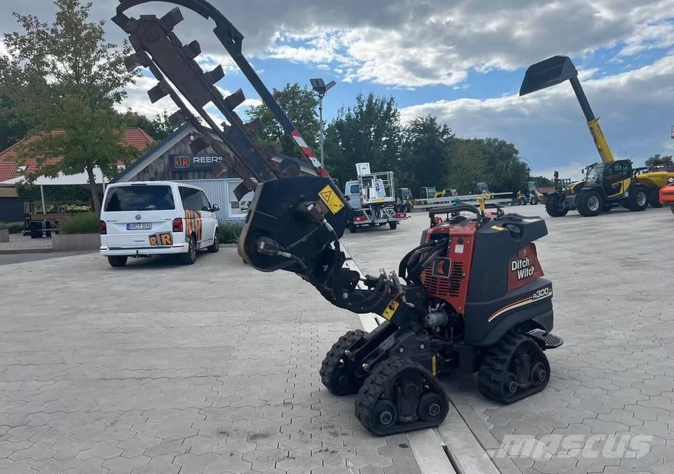 Ditch Witch R300 履帶式傾卸車/翻斗車