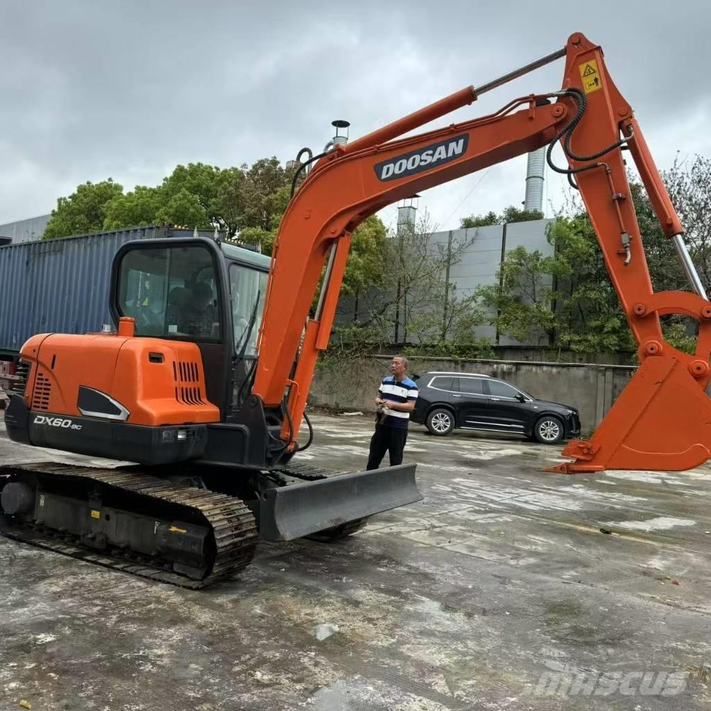 Doosan DX 60-9 C 小型挖土機/掘鑿機<7t(小型挖掘機)