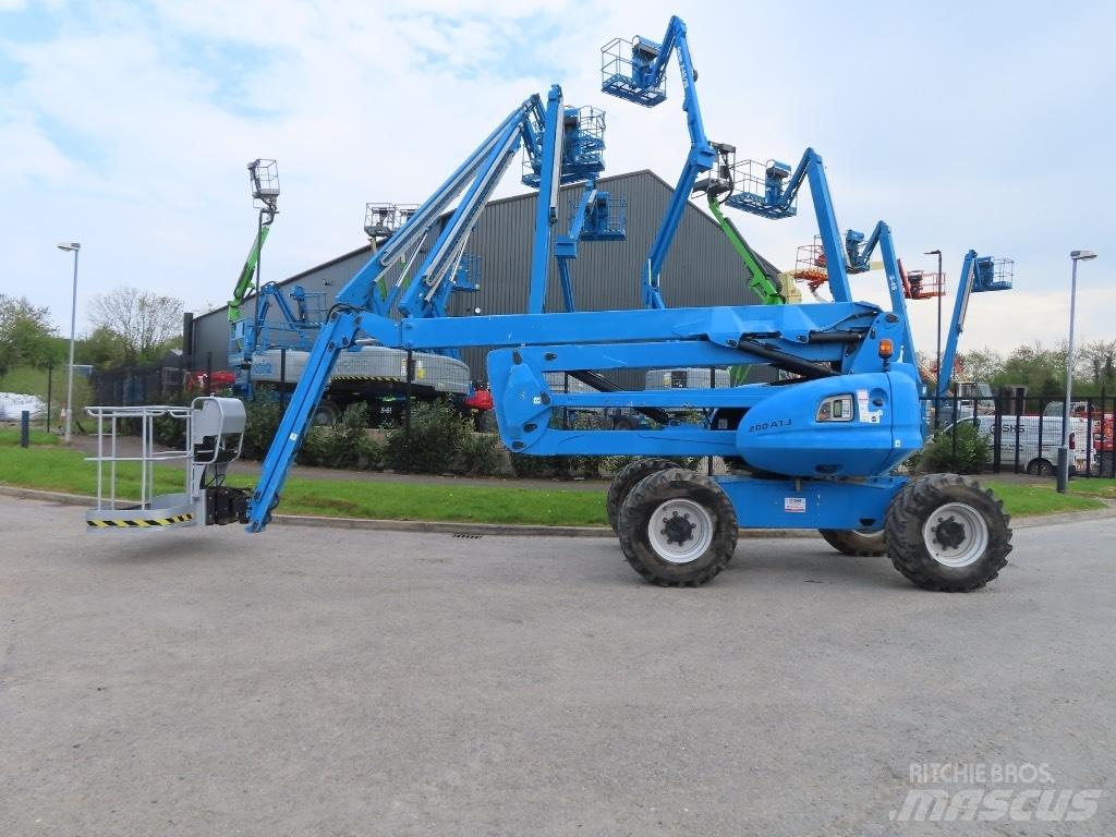 Manitou 200 ATJ 曲臂高空作業車