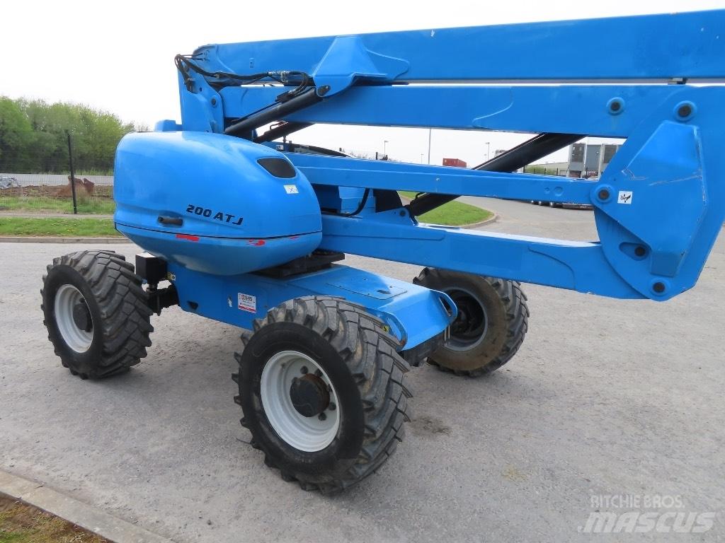 Manitou 200 ATJ 曲臂高空作業車