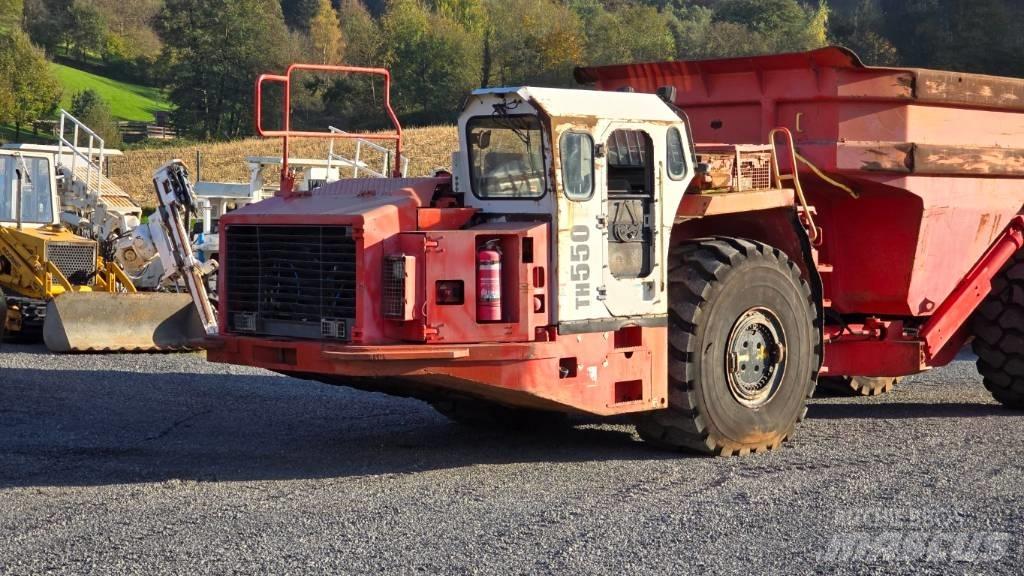 Sandvik TH550 地下礦用卡車和吊車