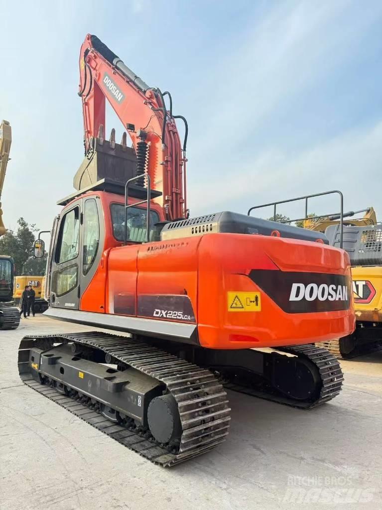 Doosan DX 225 LCA 中型挖土機/掘鑿機/挖掘機 7t-12t
