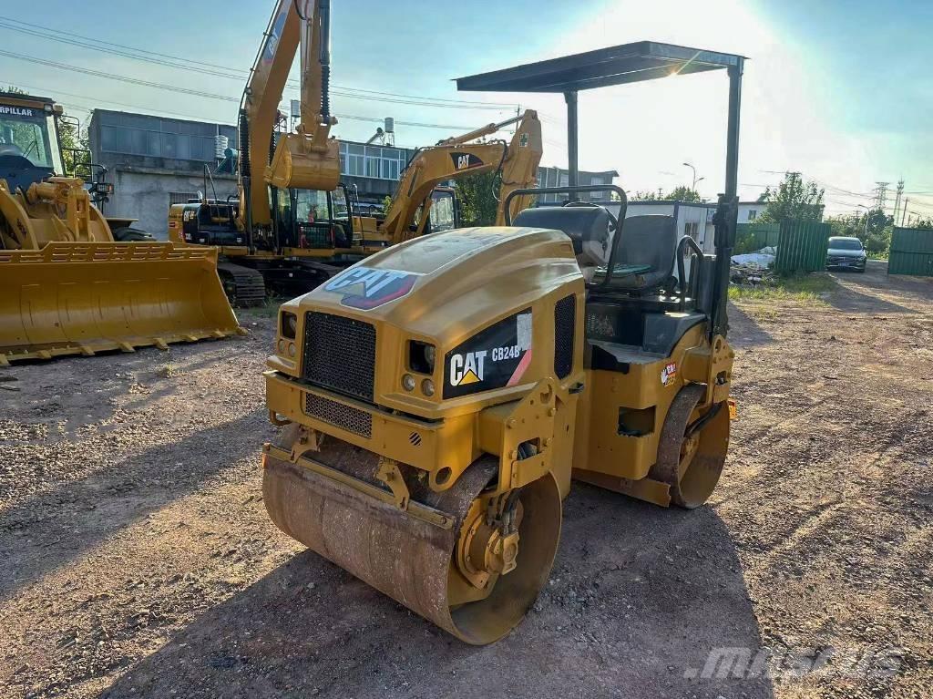 CAT CB 24 B 雙輪滾壓機