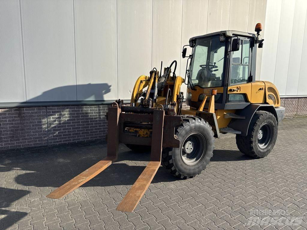 Terex TL70 輪胎式裝載機