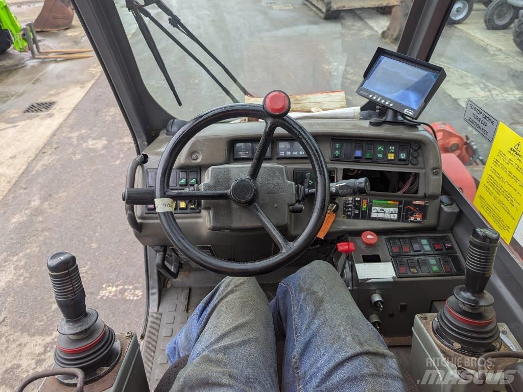 Manitou MRT 15.42 伸縮臂操作車
