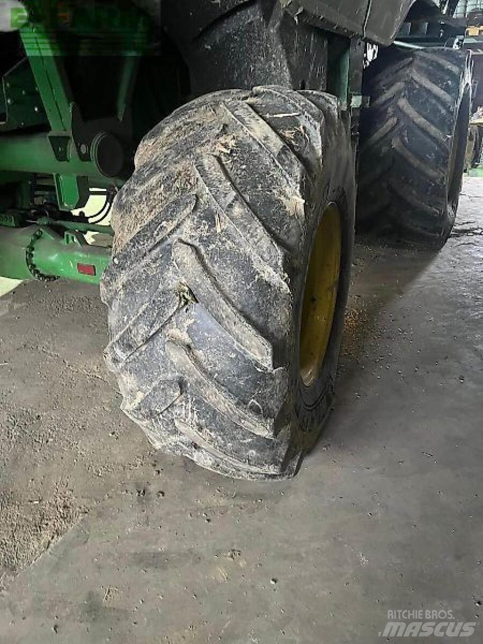 John Deere t670 聯合收穫機