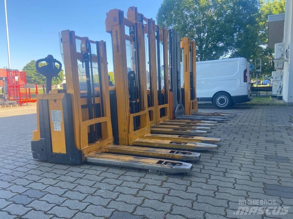Jungheinrich EJC 110 自走式堆積機