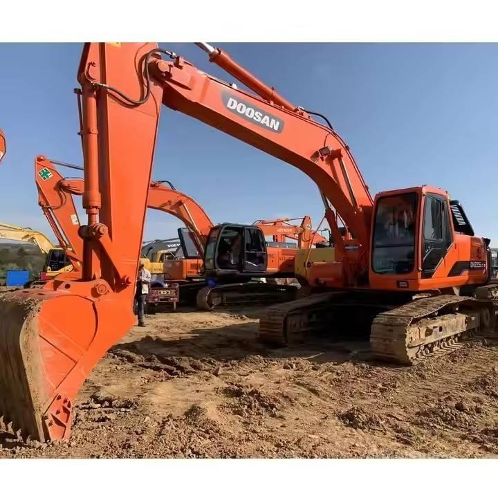 Doosan DH 225 履帶式 挖土機/掘鑿機/挖掘機