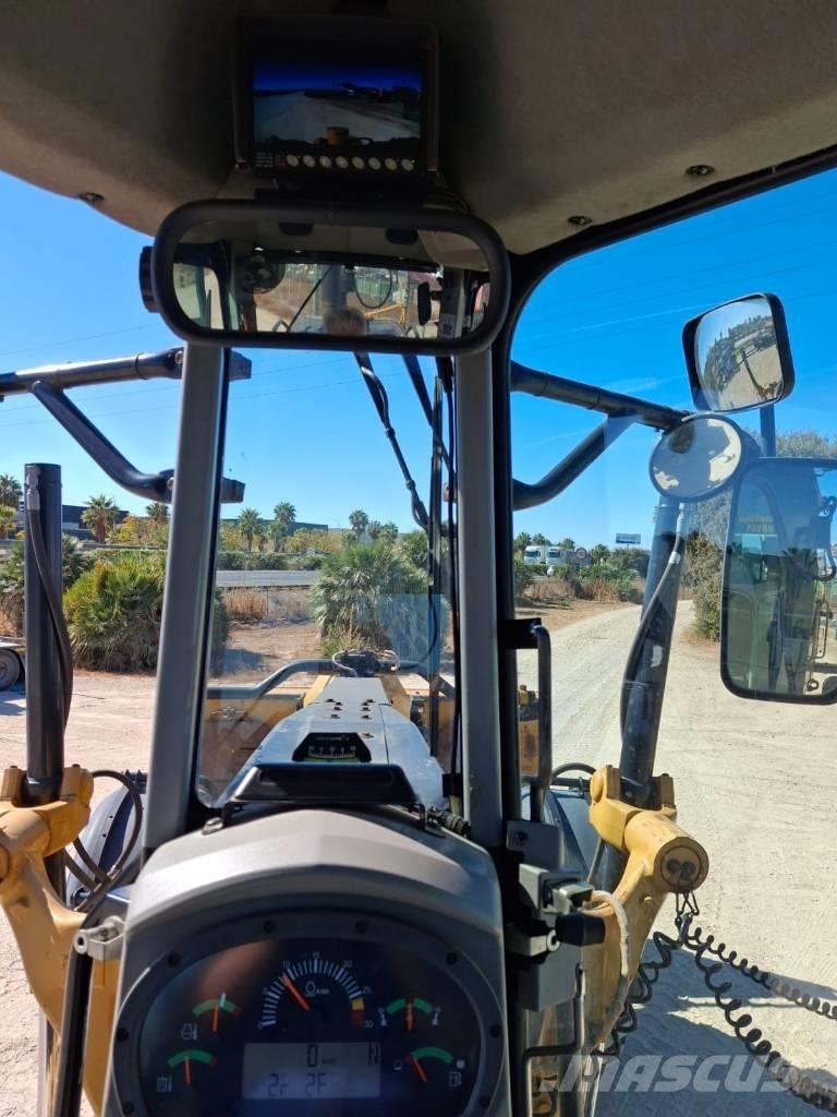 CAT 120 M 2 AWD 平土機