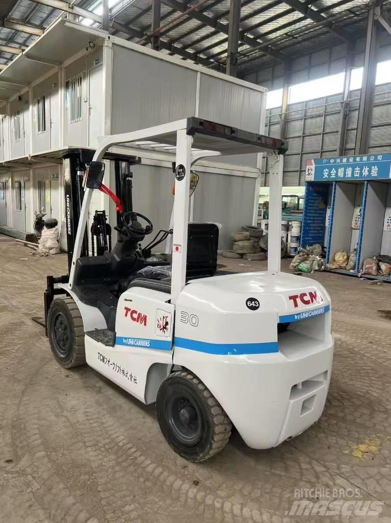 TCM FD 30 柴油卡車