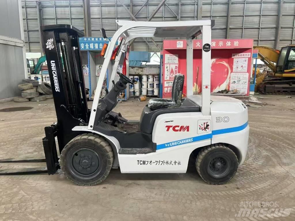 TCM FD 30 柴油卡車