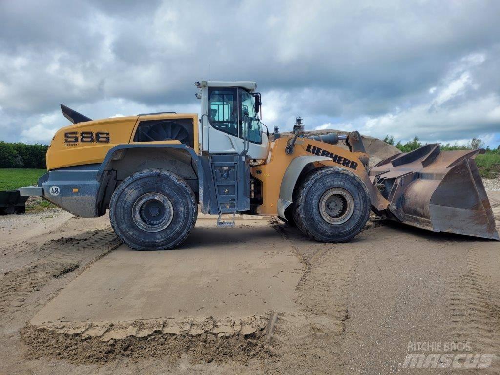 Liebherr L 586 輪胎式裝載機