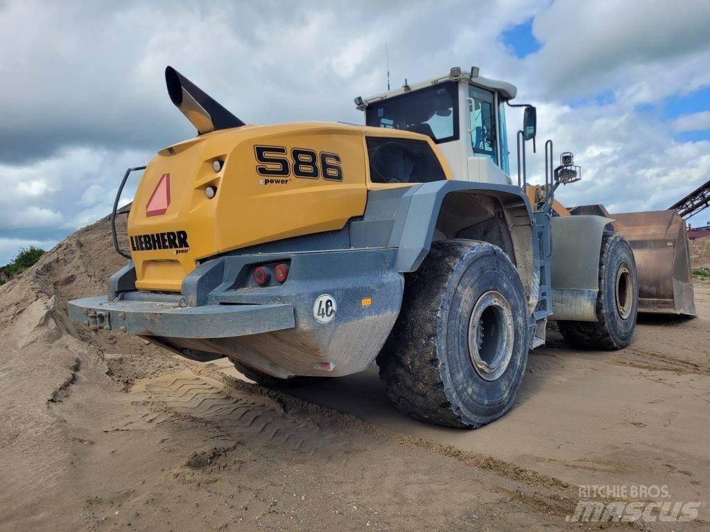 Liebherr L 586 輪胎式裝載機