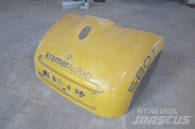 Kramer 580T 駕駛室與內部