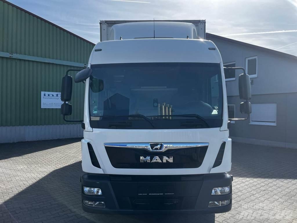 MAN TGL 8.220 篷布卡車