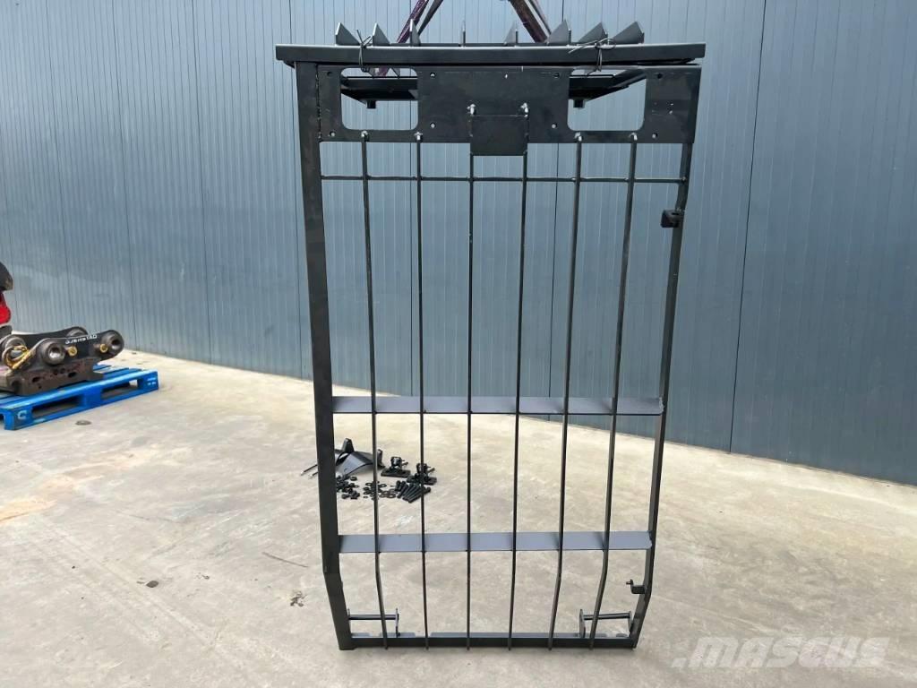 CAT 349D Guard 駕駛室與內部