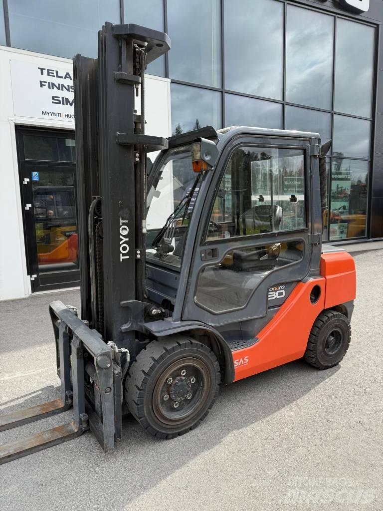 Toyota 02-8 FDF 30 柴油卡車
