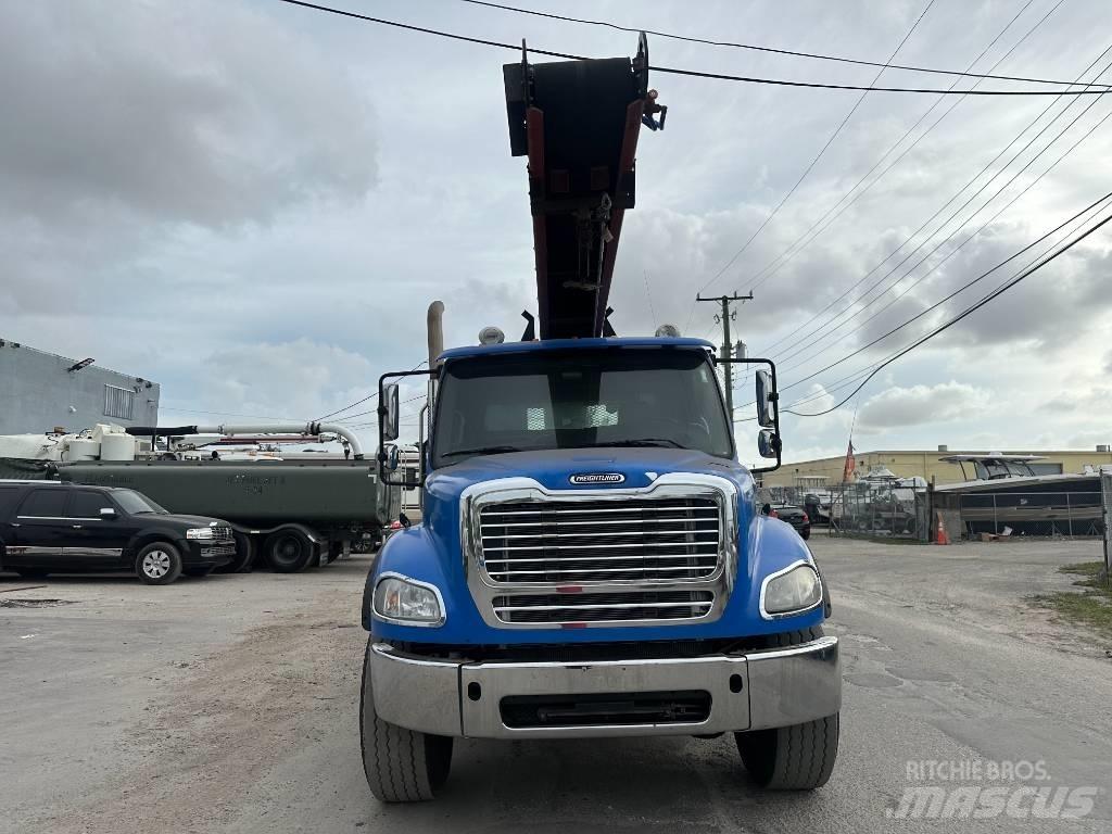 Freightliner M2 平板式/側卸式卡車