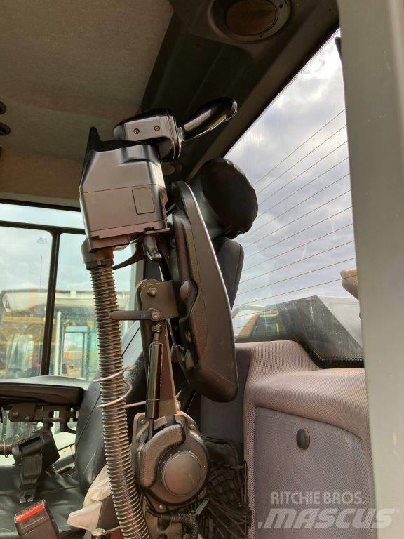 Liebherr L 566 輪胎式裝載機