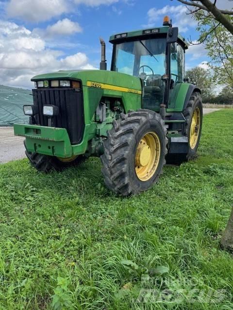 John Deere 8200 曳引機