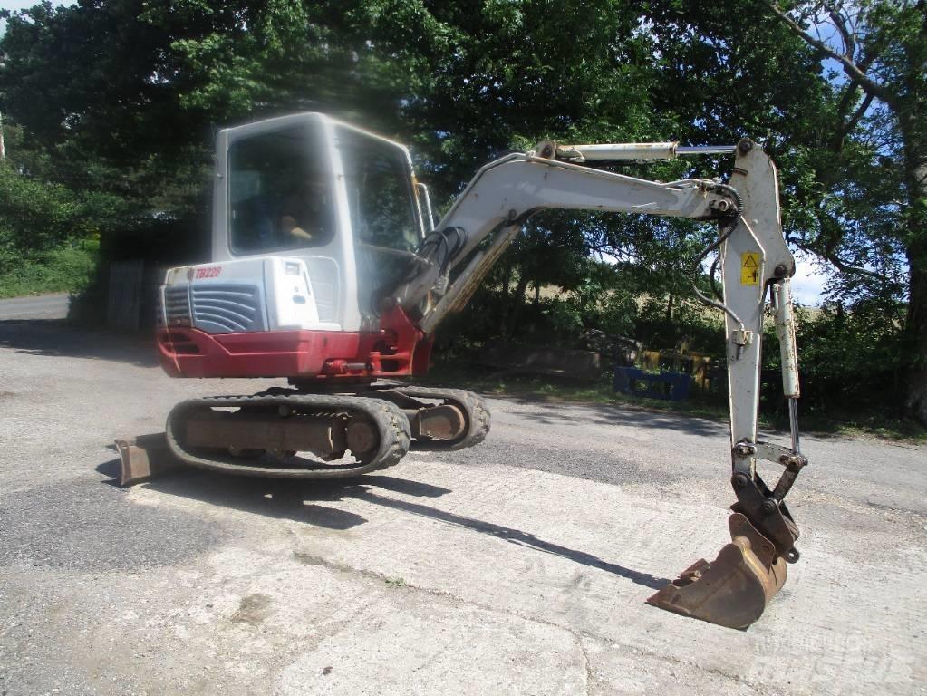 Takeuchi TB 228 小型挖土機/掘鑿機<7t(小型挖掘機)