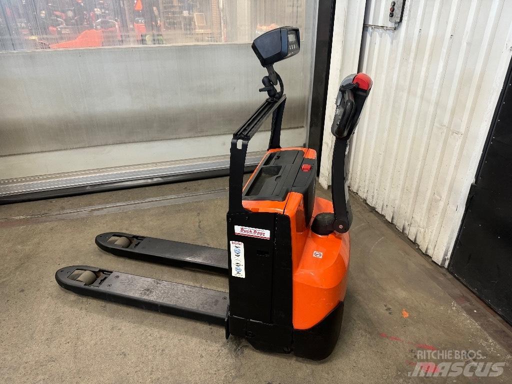 Toyota LWE180 低架升降機